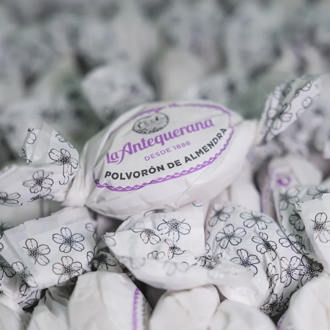 Alternative view of Polvorón de Almendra