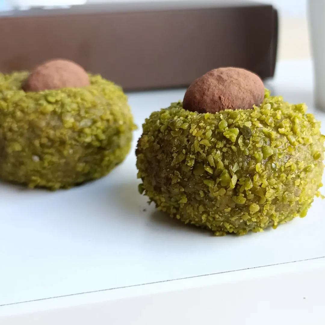 Alternative view of Panellets de Pistacho