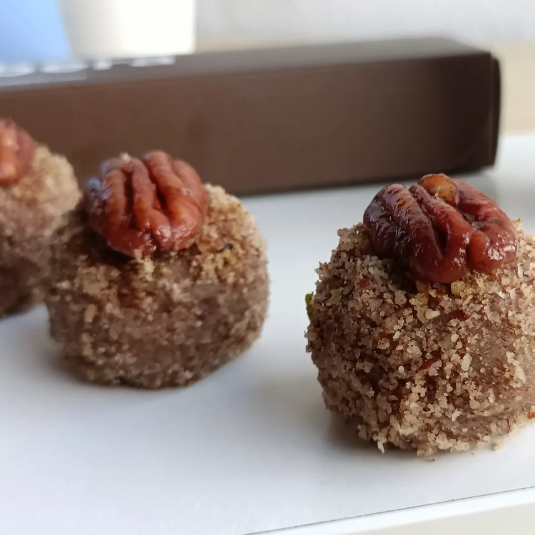 Alternative view of Panellets de Nuez Pecana